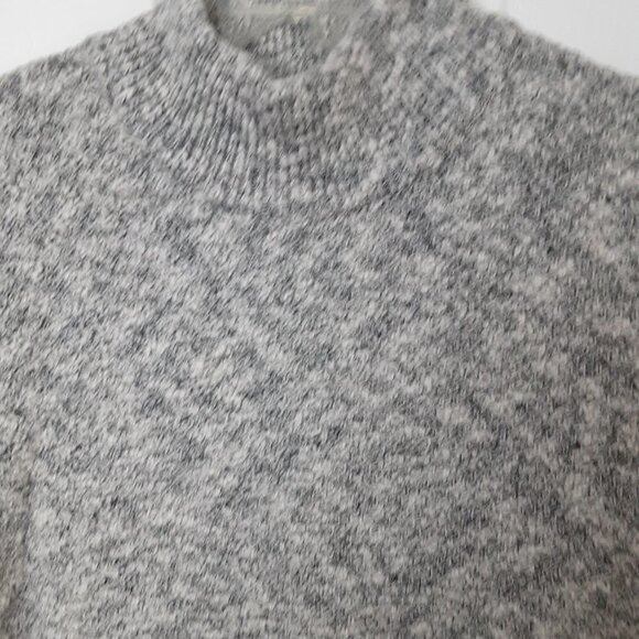 BeanSignature Size Medium Grey Turtleneck Sweater  24" Long Sleeves w/Black Trim - Picture 2 of 5